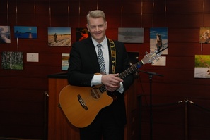 Trubaduuri Heikki Rönni / Huwitus